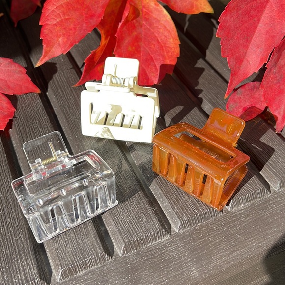 3 Trendy Claw Hair Clips - Picture 3 of 12